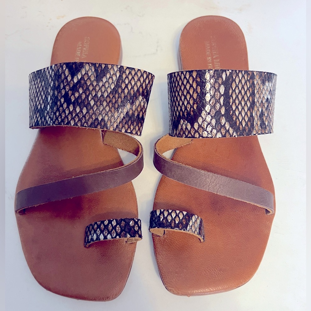 Sophia Milano - Toe Ring Sandals - Sz 7 - Snake Skin Print